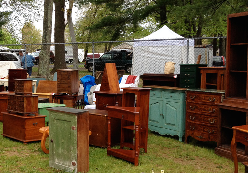 tips on how to buy and sell antique and vintage furniture